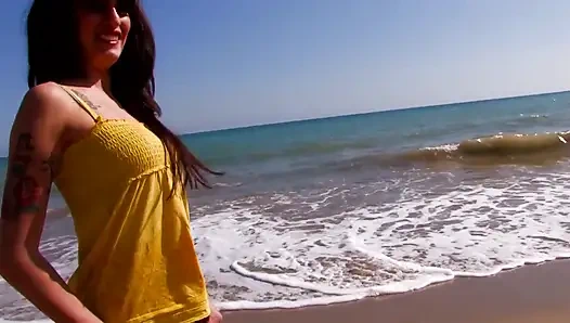 Açık havada anal, göt deliğini sert sikiyor