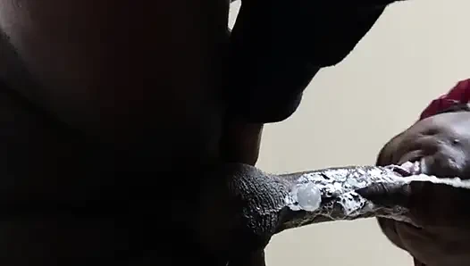 Dudaklı ince yarak çok ıslak yiyor