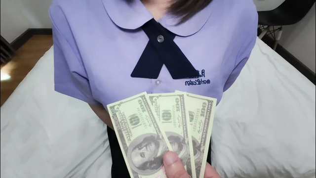 Öğrenci genç kızın içine boşalması için para alıyor