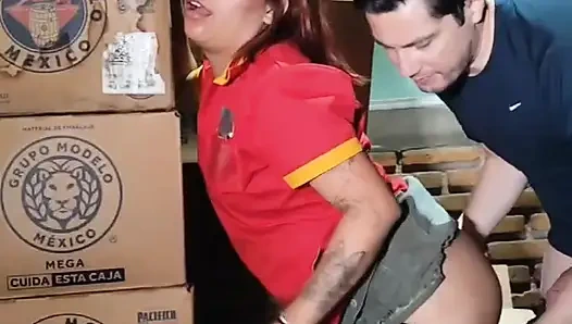 Bodrumdaki mağazada kasiyer benim