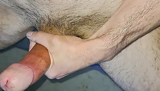 Üstüme boşalana kadar yarağımı pompalıyorum