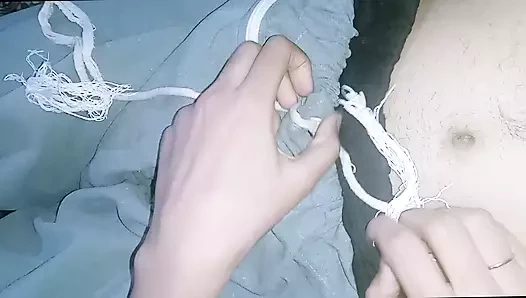 Genç kız arkadaş sevimli erkek arkadaşıyla utangaç hissediyor ıslak içine boşalıyor