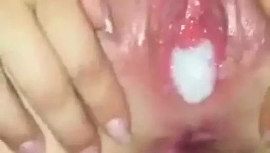 Boğa boşaltma içinde o hotwife kedi ve cuck temizler yukarı