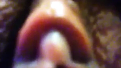 Karısı klitorisi ile oynuyor