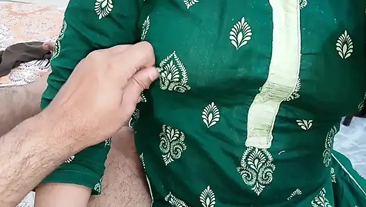 Hintli üvey anne üvey oğluna ani bir sürpriz yapıyor