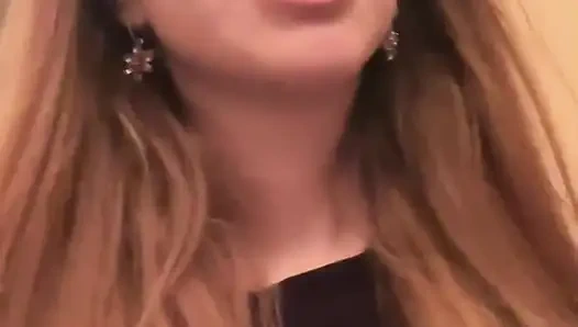 Adrianna savu tulumlu - cızırtılı buharlı ve biraz ateşli sert porno eylemine hazır!