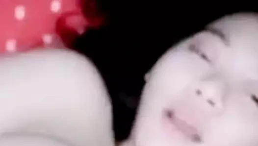 Bir gece tatmin olana kadar göğüslerimi sıkdığımı hayal et