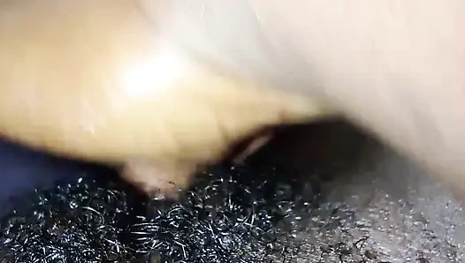 Sıkı amcığımı genişletmeye çalışıyorum