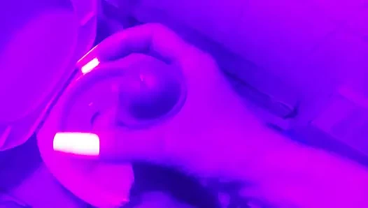 Olgun anne tuvalette küçük bir yarağı azdırıyor, döl yok