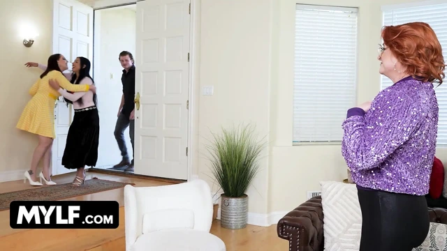 Kayınvaleder için yarağımı ölçmek üvey aile sikiş festivaline dönüşüyor