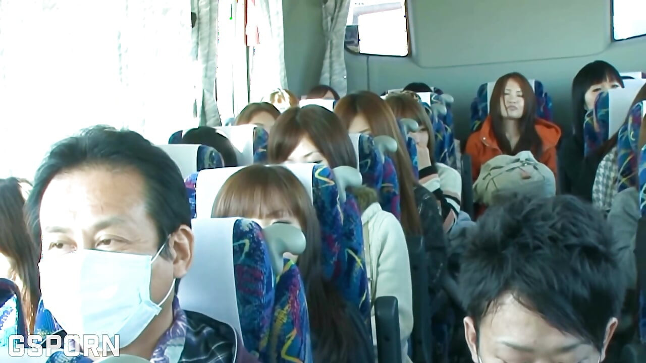 Bir sürü Japon kızla mega 50 grup seks ateşli yaraklarla sikiliyor