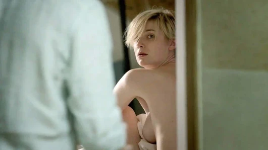 Elizabeth debicki üstsüz sahnesi scandalplanet.com'da