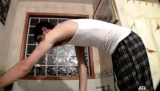 Heteroseksüel slim duke yapış yapış oluyor