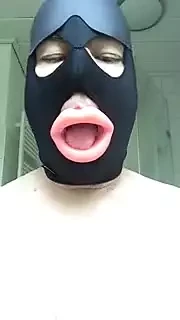 Ben maskeli ve ağzı tıkalı😀