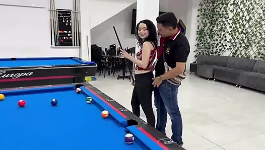 Lütfen, bana bilardo oynamayı öğretir misin - bana öğretirsen sana bir ödül vereceğim - İspanyol altyazıları