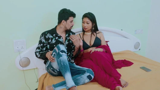 Ateşli Desi Hintli assam yıldızı Gargi ilk kez sari içinde erkek arkadaşıyla tam sert seks yapıyor