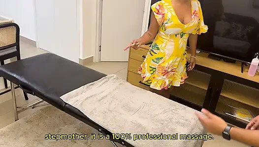 Üvey anne üvey oğlunu kız arkadaşını sikerken yakalıyor ve katılıyor. İngilizce Altyazılar