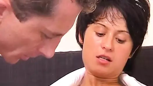 Ateşli dildo doldurma eylemi sonrası muhteşem Alman hemşirenin yüzüne boşalma