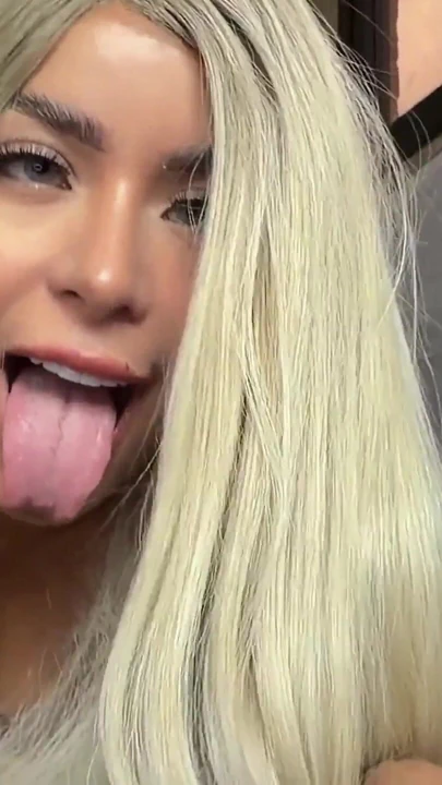 Tinder maçı vahşi seksle bitiyor ve göğüslerime boşalıyor - gerçek amatör | Klip 1