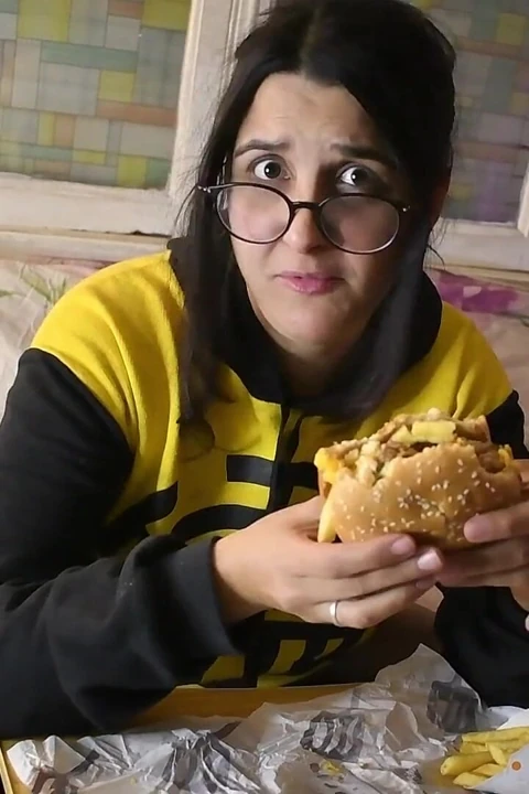 31 talimatı burger yerken bana mastürbasyon yapıyor - bunny looner