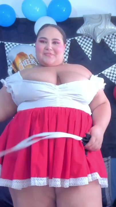 Oktoberfest'e 🍻 saygıda bulunan şık ve şehvetli bir peten