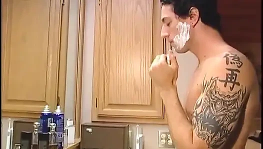 Adam onu büyük yarağıyla dolduruyor