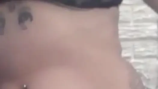 Arkadaşımın erkek arkadaşına ateşli bir video gönderiyorum