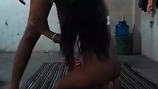 Hintli yeni yenge sert sikişiyor