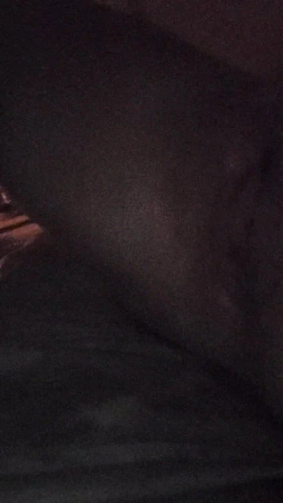 Kaslı kadın kalın edepsiz konuşmada fışkırtıyor