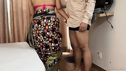 Gelini kayınpeder tarafından sikiliyor, sasur ne bahu ki sıkı chut mai paani nikala