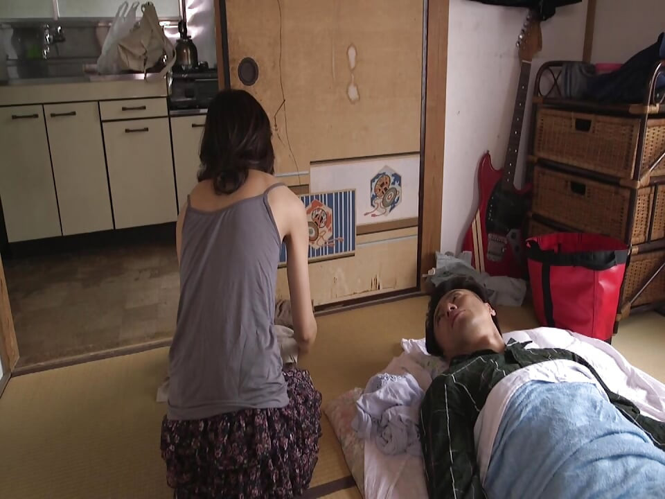 A063G06 A lewd mother who has small breasts but gets into SEX with a fool who is in heat with big nipples!