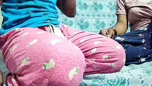 Sri Lankalı anne ve baba ormanda seks yapıyor 86544