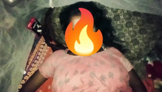 Hintli desi genç çift evde sert seks yapıyor