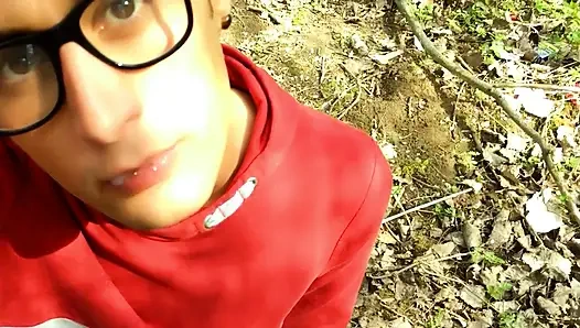 Gözlüklü latin açık havada yarak emiyor ve döl yutuyor bakış açısı 1