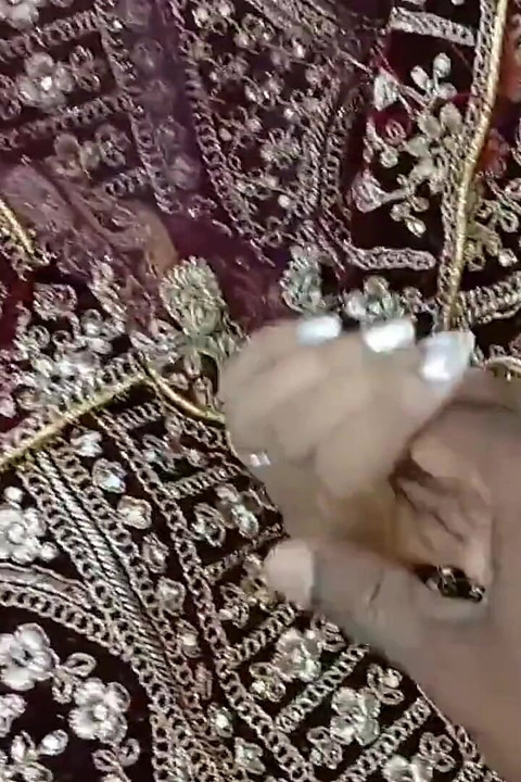 Sevimli Evli Kadın Suhagrat Desi Ile Yeni Gelinle Seks Yapıyor