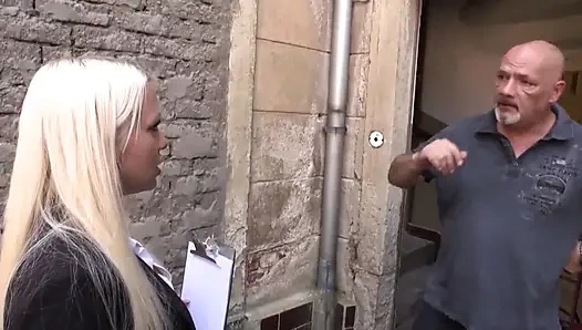 Sakso çeken seks klibi ve ateşli hatunlarla sert sikiş