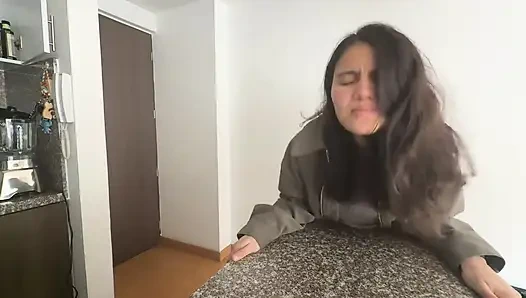 İşe gitmeden önce bir lezbiyen beni yönetiyor