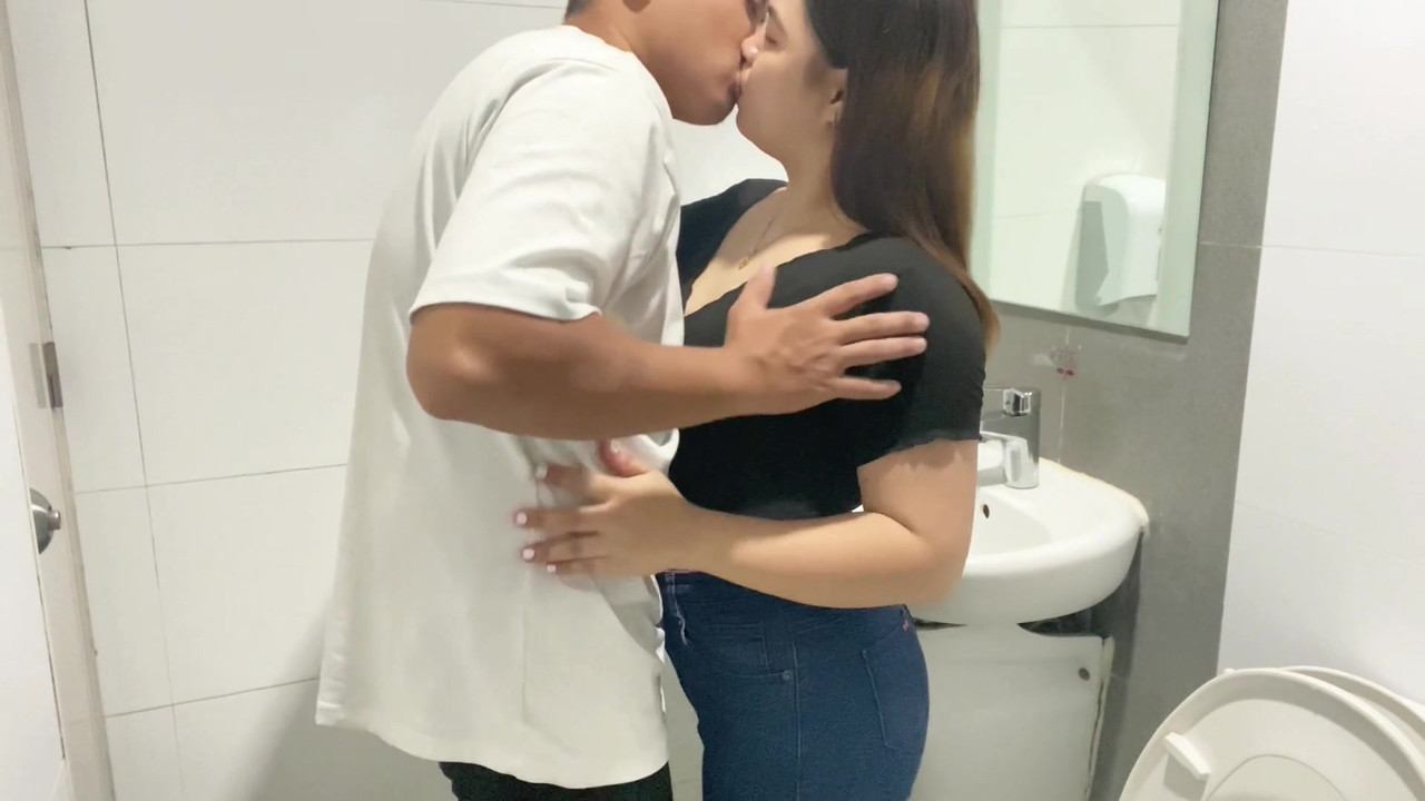 HOT FILIPINA TEEN(18+) FUCKED ON A FIRST DINNER DATE