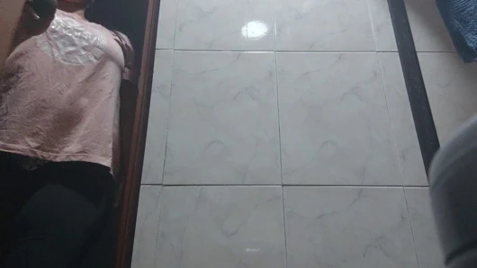 koca kıçlı üvey annemin odasında amatör kamera