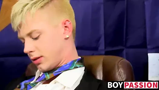 Aaron kylers sert horoz sallıyor ve bir gezintiye çıkıyor