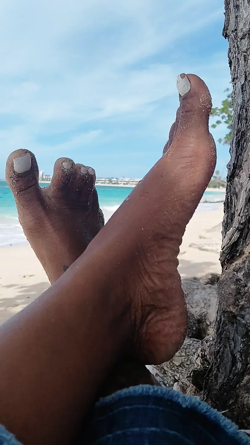 Tuzlu sandy feet n soles