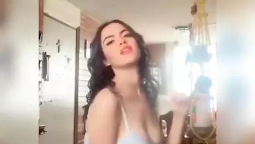 Tik tok zıplayan göğüsler