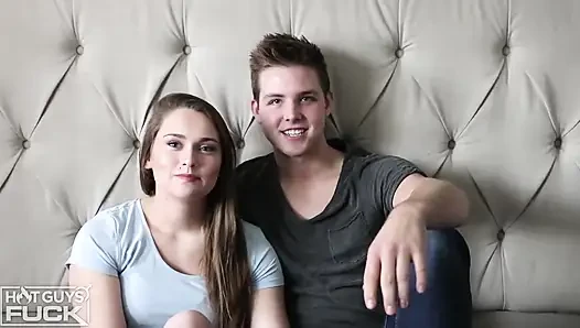 Uzun boylu adam Brady Corbin dövmeli hatun Danielle Land'i sikiyor