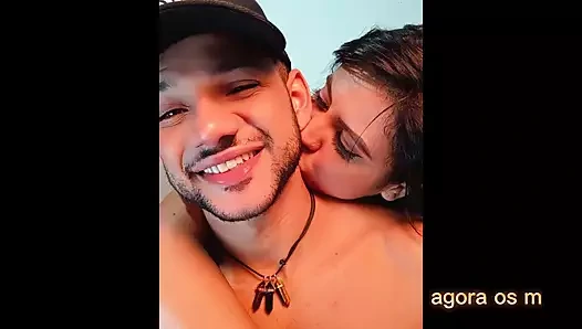 Yetenekli sevgilisinin yarağını isteyerek mastürbasyon yapıyor, adam derhal büyük yarağını amına sokuyor