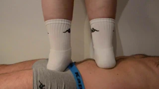 Beyaz çoraplı mide ezmek