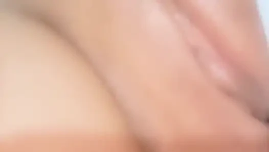 Bir kız partide mastürbasyon yaparken yakalandı
