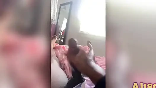 Hung ve Hungover arkadaşımın evinde kaldıktan sonra iç çamaşırı getirmeyi unuttum. Beni eve bırakamadığın için teşekkürler, ben