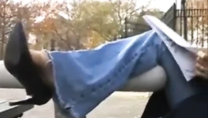 Parkta ayakkabı sarkması