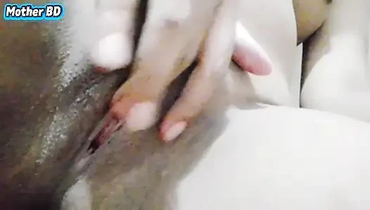 Priya görüntülü görüşme şovun insana sarker yalnız oda desi India video priya'nız