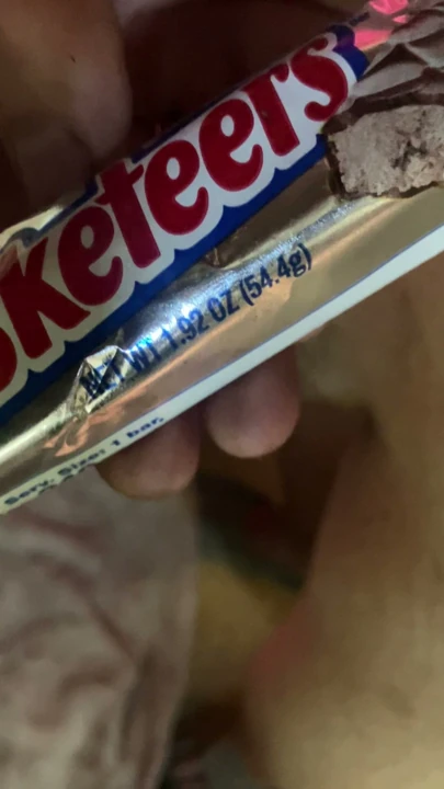Şimdi çikolata barı boyundayım